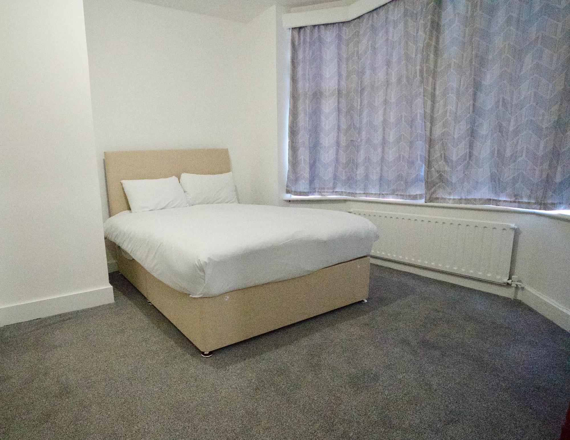 Gatwick Birchwood Lodge With Holiday Parking Horley Exterior foto